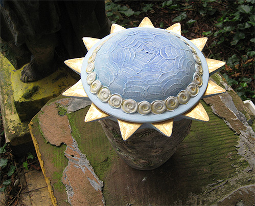 Urne "Strahlenkranz" für Aschekapsel, Höhe ca. 30 cm